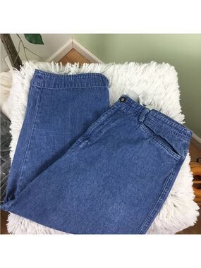 LIZ Claiborne First Issue size 12 light denim jean Capri